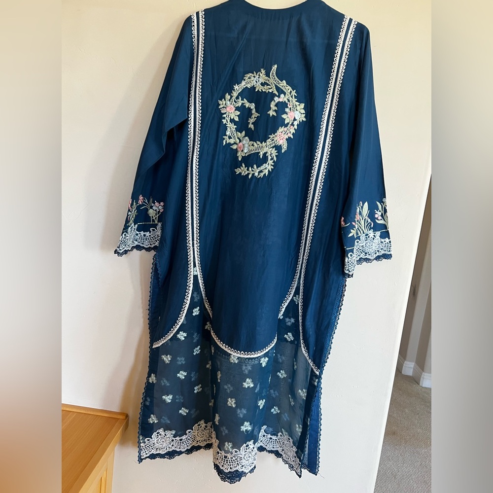 Embroidered Teal Blue Dress with Dupatta brand Saira Shakira India Pakistani - Picture 9 of 17